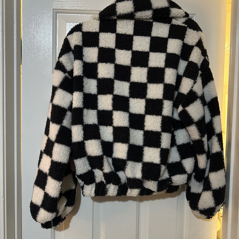 Chic Black and White Checkered Teddy Jacket - Picture 5 of 5